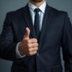 価値ある目標を手にしたビジネスマン