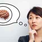 外を見ているようで、実は頭の中で映像を作り出してみているのだ。