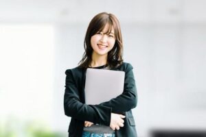メンターと共に歩んでいく安心感を持っている女性を現したイメージ図