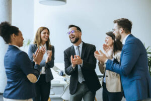 若手社員のやる気を育てていく会社の図